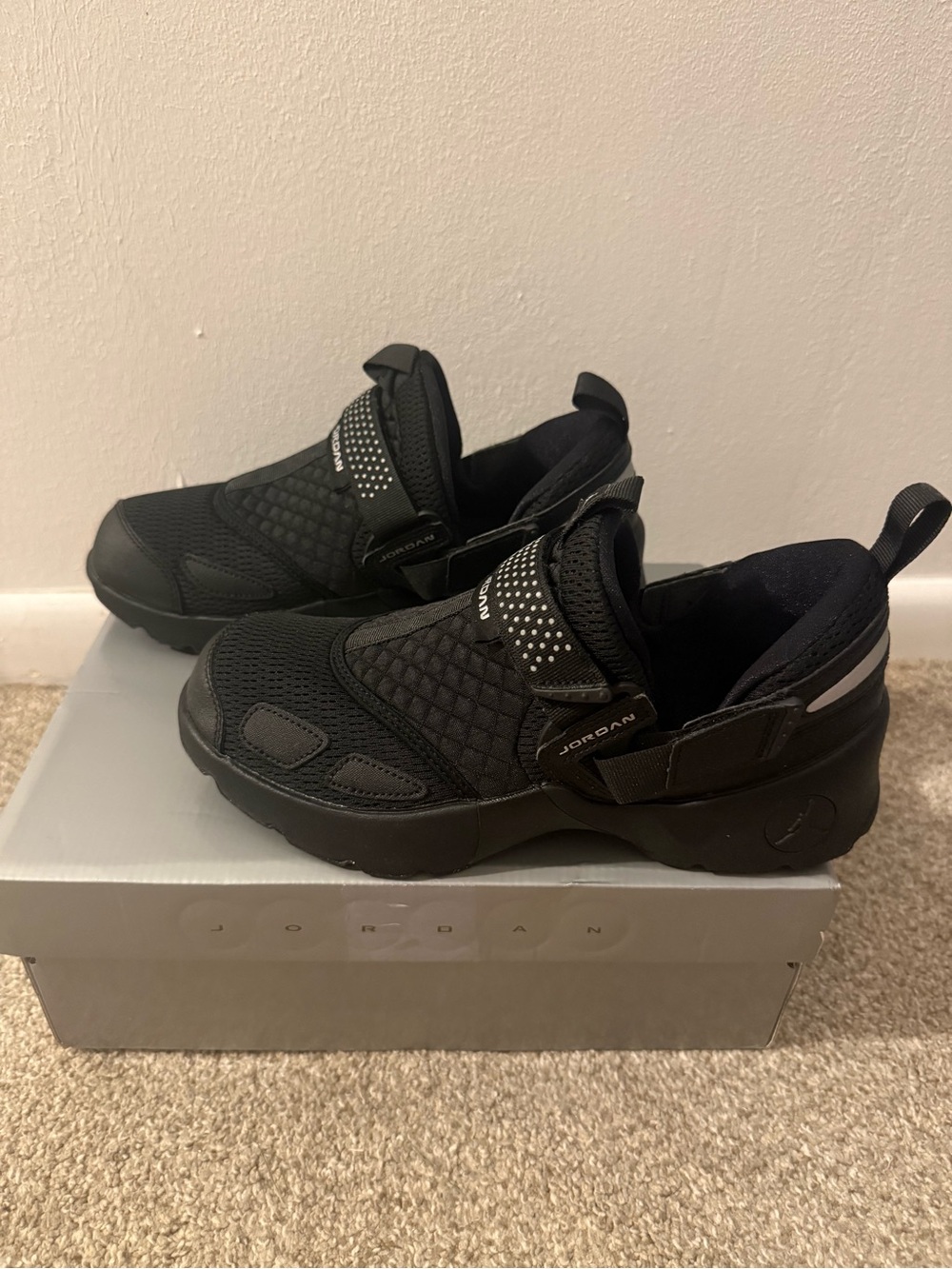 Nike Jordan Black Women’s Trunner LX Athletic Slip-On Sneakers